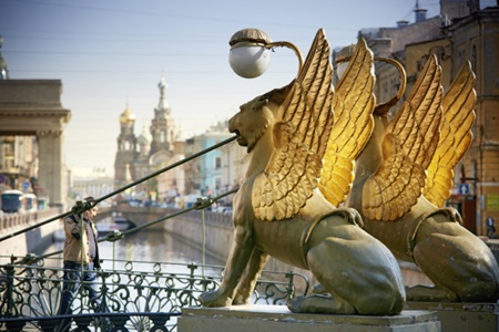 St. Petersburg mit seinen Kirchen und Palästen